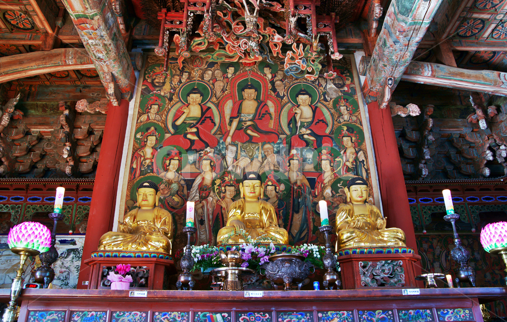 Mars,Buddha statue of the Three Ages,Tangible Cultural Heritage No 214,Triad Buddha,Yongjusa Temple,Daeungbojeon Hall,buddha statue,Postpayment deposit