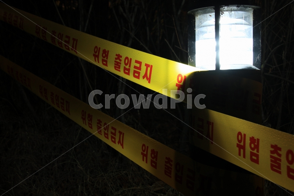위험,안전띠,접근금지,안전라인,출입금지,금지,표시,현장,위험구역,비오는날,사건사고,미스터리,접근펴시,형사,경찰,안전구역,기타,구역,관계자,관계자외접근금지,금지구역,야경,밤,풍경,nightscape,night,landscape,banister,난간,handrail