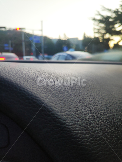 자동차,자동차안,창문,신호등,아스팔트,asphalt,car,window