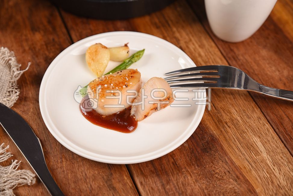 Key clam dish,seafood,Cooking,Seafood,razor clam scallop,key clam,plate,food plating,food,Scallop Steak,meal,fork,Scallops,scallop,Scallop dish,Plating,clam,cooking,seafood dishes