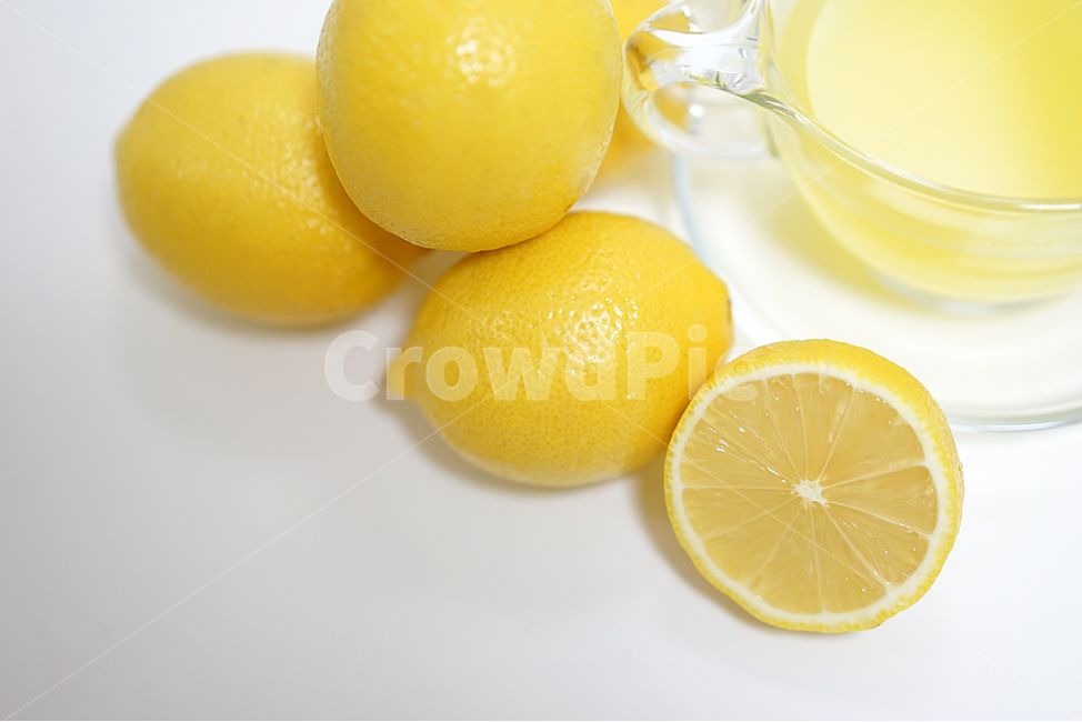 레몬차,레몬,신맛,노랑,옐로우,yellow,과일,음식,lemon,음료,음식,식재료,요리,food,cook,meal,dishes,food reserves,과일,열매,fruit,음료수,drink,beverage