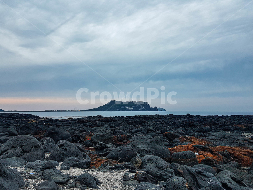 힐링,하늘,구름,성산일출봉,돌,자연,nature,제주도,제주,jeju,감성,emotion,경치,landscape,풍경,scenery,푸른,blue,휴식,rest,healing,sky,cloud,바다,sea,rock,섭지코지,자연,풍경,nature,landscape,한국자연풍경,한국자연경관,korea nature landscape,제주도,jeju,jeju island,outdoors,옥외,land,땅