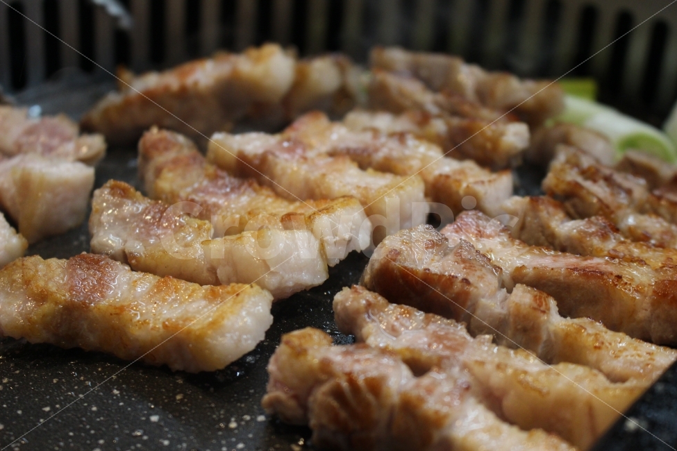 음식,돼지고기,숯불,바비큐,삼겹살,식사,육식,회식,안주,음식,식재료,요리,food,cook,meal,dishes,food reserves,육류,고기,meat,한식,한국음식,한국요리,korean food,korean dishes,korean meal,korean cook