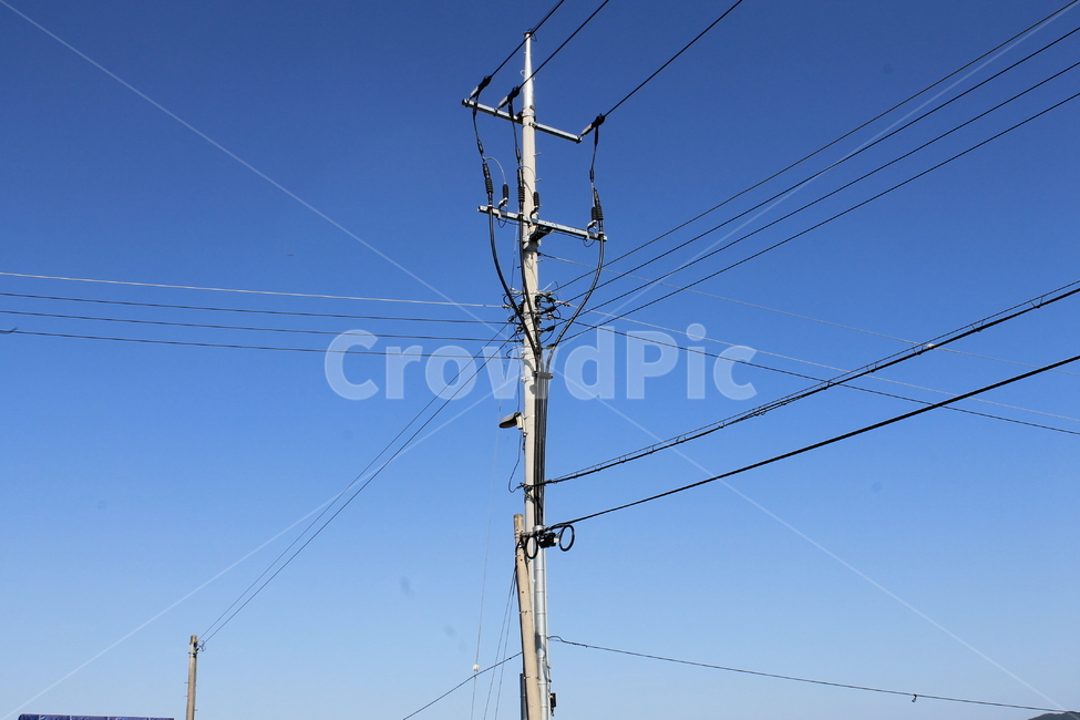 전봇대,전신주,전기선,telephonepole,utilitypole,파란하늘,telegraphpole,전력케이블,sky,bluesky,파른하늘,푸른하늘,하늘