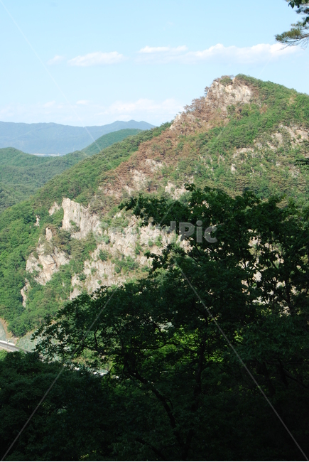 삼악산,용화봉,등선폭포,흥국사,등산로,자연의위대함,능선,아름다움,신비스런산,돌,산행,힐링,자연,감성,등산,계절,여행,한국,한국명산,한국등산,풍경,눈,나무,하늘,바람,바람소리,환경,생태계,산,땅,자연,풍경,nature,landscape,한국자연풍경,한국자연경관,korea nature landscape,outdoors,옥외,hill,언덕