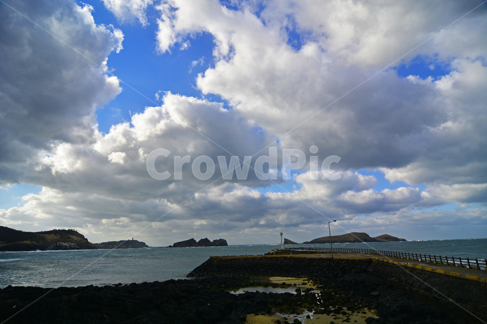 제주도,제주,제주바다,제주도바다,제주구름,제주풍경,제주도풍경,자연,풍경,nature,landscape,해변,바다,beach,sea,jeju,jejuisland,푸른하늘,파란바다,하얀등대,바다와등대,빛내림,강풍,바람,태풍,파도,날씨,계절,겨울바다