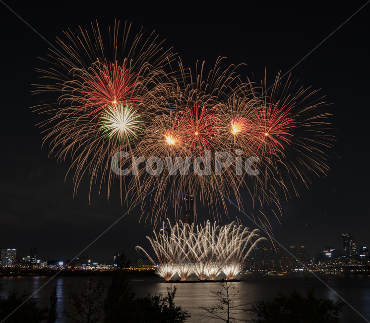 불꽃놀이,불꽃축제,서울국제불꽃축제,fireworks,한강,아경,한화불꽃축제,풍경,nightscape,night,landscape,도시,city,한국도시풍경,한국도시경관,koreacityscape,축제,행사,festival,event,nature,자연,옥외,outdoors,감성,아름다운,beautiful,야경,밤,풍경,nightscape,night,landscape