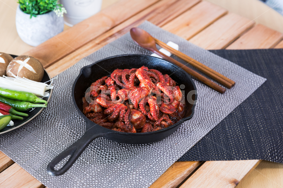 음식,쭈꾸미볶음,식사,안주,쭈꾸미,저녁식사,한식,korea,spicy,오징어볶음,식당,매콤,매운맛,red,맛집,고추장,고춧가루,식재료,요리,cook,reserves,수산물,해산물,fisheryproducts,seafood,한국음식,한국요리,food,dishes,korean,meal,koreancook,맛있다,먹다,맵다,소스,볶음,음식,식재료,요리,food,cook,meal,dishes,food reserves,한식,한국음식,한국요리,korean food,korean dishes,korean meal,korean cook
