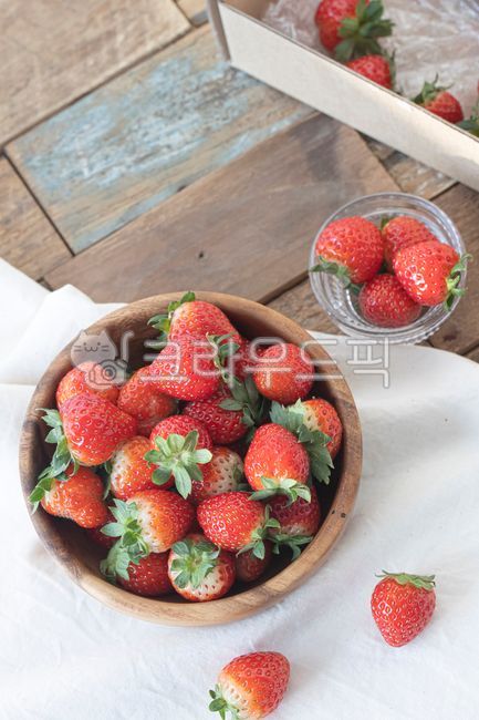 Red,Fruit,fruit,strawberry,wood ball,fresh strawberries,vitamin,food