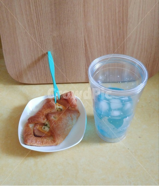 블루레몬에이드,빵,간식,햄치즈빵,레몬에이드,시원한음료,여름음료,블루,파랑,파란색,시원함,음료수,drink,beverage