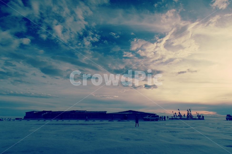 우유니,소금,소금사막,사막,소금호텔,호텔,소금블럭,하늘,구름,깃발,볼리비아,nature,salt,hotel,uyuni,bolivia,desert,flat,landscape,house,saltflat,architecture,building,salardeuyuni,famous,saltdesert,scenery,saltlake,sky,flag,blue,built,place,자연,풍경,nature,landscape,해외,외국,세계,foreign,oversea,world,세계자연풍경,해외자연풍경,외국자연풍경,world nature landscape,outdoors,옥외