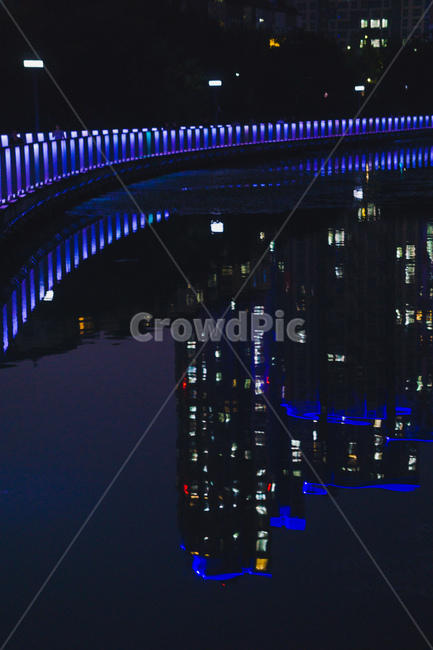 물,반사,야경,밤,water,reflect,nightview,night,light,town,도시,city,시티,urban,어반,building,건물,사무실건물,고층건물,highrise,officebuilding,야경,밤,풍경,nightscape,night,landscape