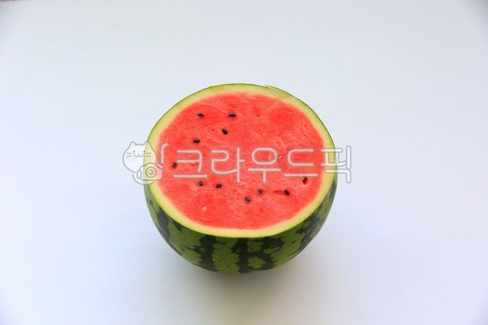 수박,빨간,여름과일,반통,과일,반,시원한,여름간식,반수박,싱싱한,하얀배경,신선한,씨,달콤한,여름,음식,간식,후식,열매,식재료,food,fruit,summer,맛있는,먹거리,자른,디저트,녹색,단면,식품,수박껍질,날것,웰빙,농작물,농산물,비타민,건강,신선식품,자른수박
