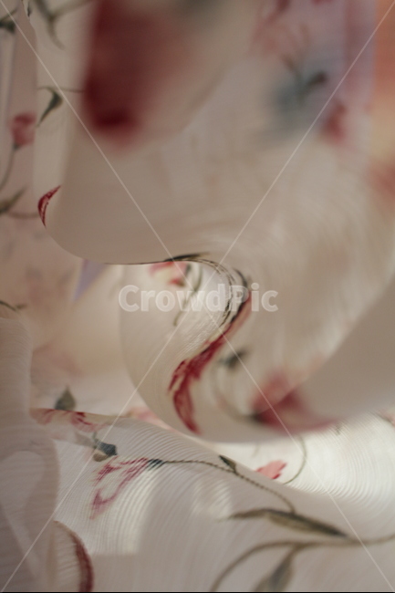 옷,블라우스,패턴,꽃무늬,질감,자연광,여성스러운,부드러운,섬세한,패션,패션스타일,의상,fashion,style,감성,sensible,feeling