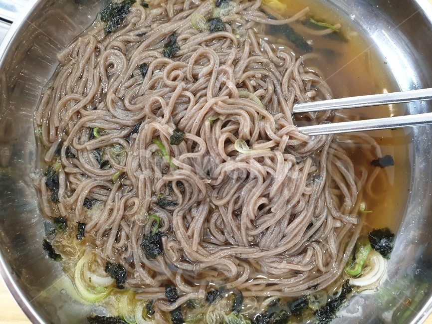 냉모밀,점심,메뉴,모밀,모밀국수,국수,여름철별미,여름별미,계절별미,점심식사,점심메뉴,요리,한식,음식,반찬,맛집,식사,레시피,food,recipe,noodle,식당,그릇