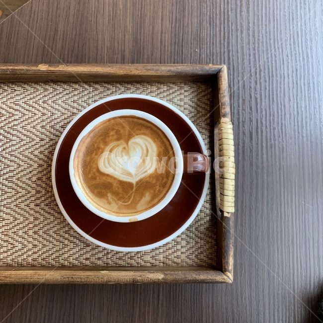 플랫화이트,커피,플레이팅,라떼,latte,coffeecup,커피컵,beverage,마실것,컵,커피,카페,coffee,cafe