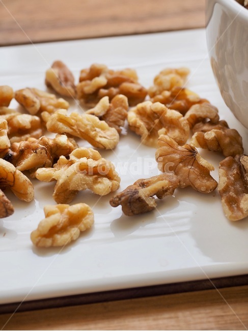 full moon,Full moon of the first lunar month,plate,nut,walnut,porcelain cup,nuts,coffee cup,background,wellbeing,Spoon,cowardice