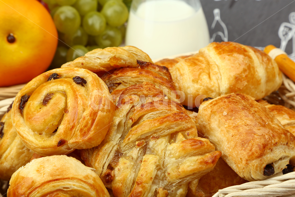 빵,크로와상,쇼콜라,바구니,피칸,파이,피칸파이,페스츄리,베이킹,식품,음식,식사,아침식사,bread,croissant,chocolate,basket,pecan,pie,pecanpie,pastry,baking,food,meal,breakfast,음식,식재료,요리,food,cook,meal,dishes,food reserves,빵,bread