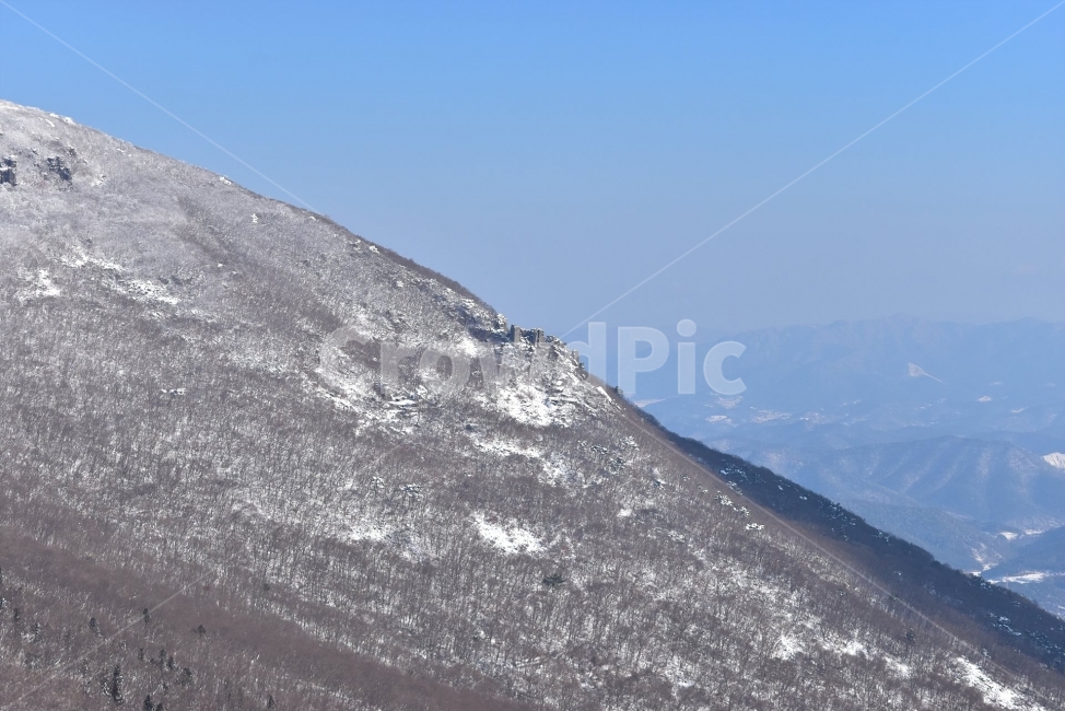 무등산,국립공원,풍경,힐링,산행,설경,상고대,서리꽃,서석대,입석대,안양산,백마능선,장불재,증심사,중봉,중머리재,천왕봉,지왕봉,Korea,National,Park,눈풍경,등산,주상절리,판타스틱,겨울왕국,겨울,지질공원,인왕봉,천지인,설국,2018년,1월,눈꽃,파란하늘,트레킹,winter,landscape,감성,아름다운,황홀한,장관,비경,선경,최고,사진,광석대,규봉암,겨울,계절,winter,season,자연,풍경,nature,landscape,한국자연풍경,한국자연경관,korea nature landscape,mountain,산,outdoors,옥외,slope,경사,mountain range,산맥