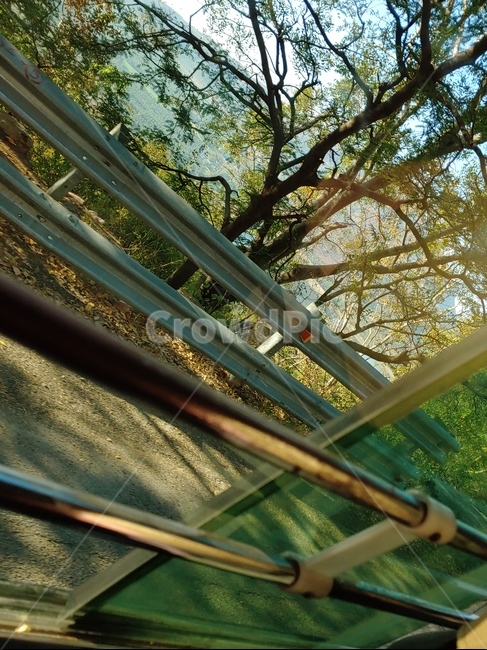 handrail,난간,이동중,창문밖,이동