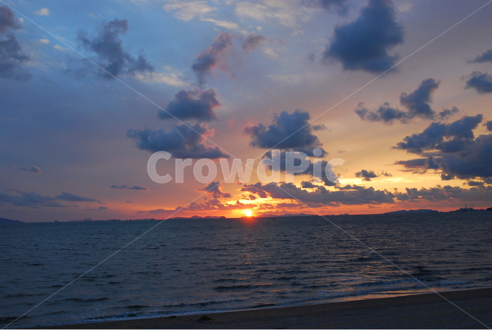 석양,노을,서해바다,구름,낙조,자연,풍경,nature,landscape,outdoors,옥외,sky,하늘,dusk,황혼,sunset,일몰,dawn,새벽,red sky,붉은 하늘