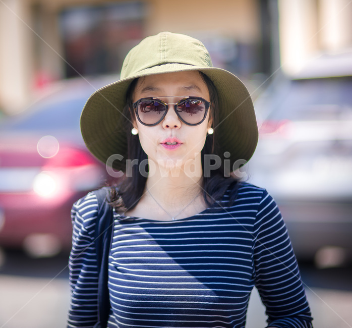 clothing,의류,apparel,의복,hat,person,모자,sunhat,태양모자,sunglasses,accessories,색안경,인간
