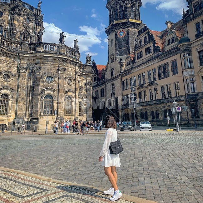 독일,드레스덴,germany,dresden,downtown,도심,building,city,건물,시티,urban,어반,town,도시,architecture,건축물,human,인간,person,사람,path,통로,walkway,보도