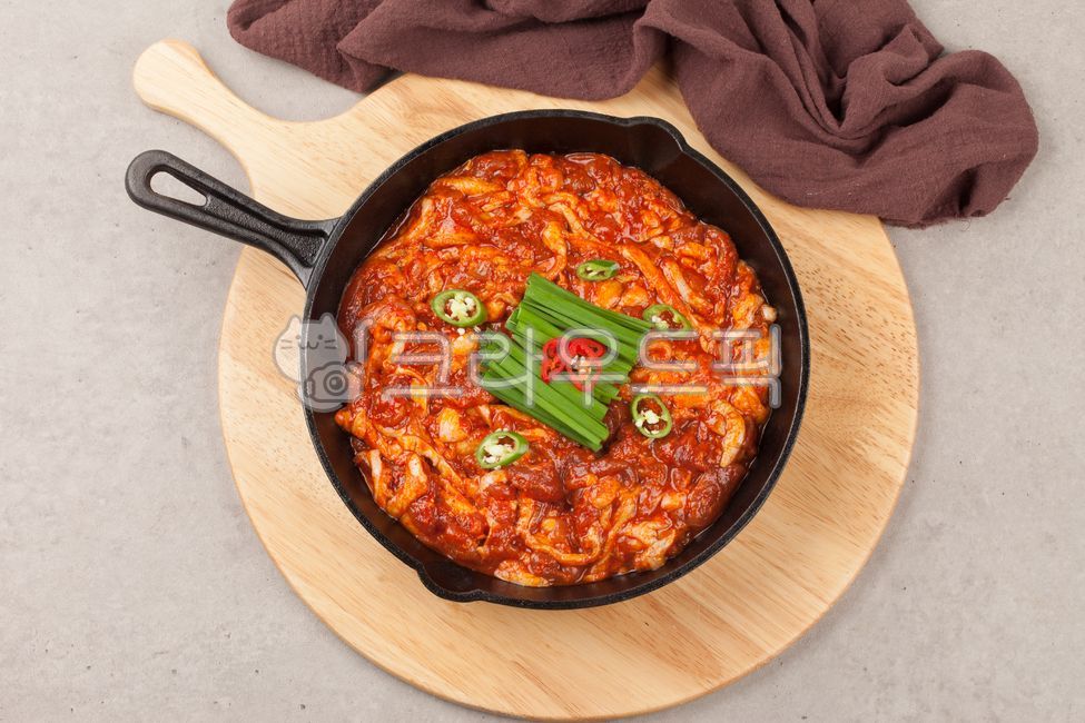 보양식,오리고기,오리,오리주물럭,육류,음식주물럭,채소,오리구이