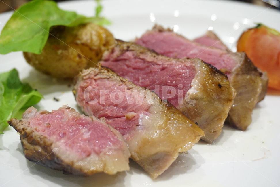 스테이크,steak,meal,음식,레스토랑,food,식사,소고기,maindish,요리,맛집,rare,medium,일상,고기,토마토,감자,음식,식재료,요리,food,cook,meal,dishes,food reserves,육류,고기,meat