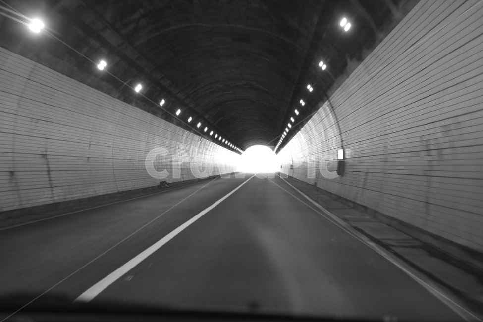 운전,거울,자동차,터널,안전운전,네비게이션,빛,통로,흑백,모노톤,monochrome,black and white,교통,교통수단,traffic,transportation