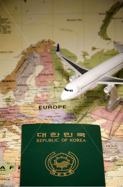 지도,여권,비행기,유럽,여행,비지니스,한국,한국여권,대한민국여권,대한민국,항공권,모형비행기,비즈니스,관광,항공사,도시,유럽항공사,세계,국제,유럽여행,여행,휴가,traveling,vacation,trip,연출,컨셉,콘셉,direction,concept