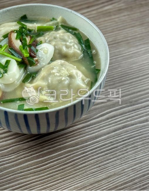한식,한국전통음식,한국음식,떡국,떡만두국,만두국,식품,만두,한국문화,설날,음식,식사,설날음식,명절,명절음식,koreanfood,ricecakesoup,foodculture,soup