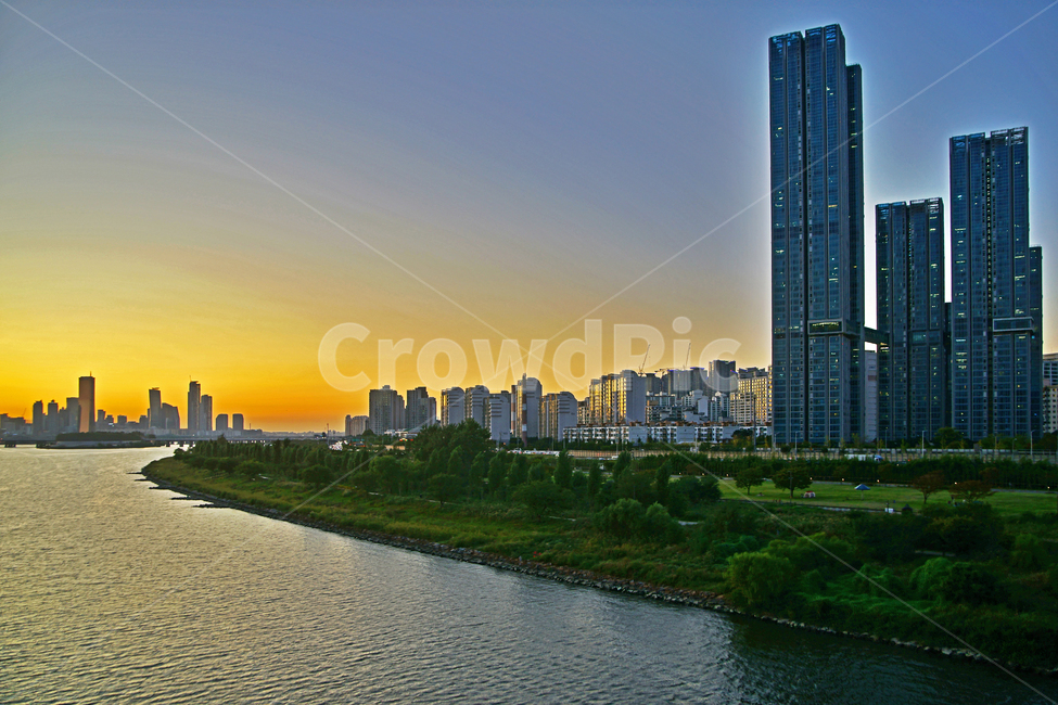 아파트,한강이촌공원,한강둔치,한강,마천루,석양,일몰,한국도시풍경,한국도시경관,korea cityscape