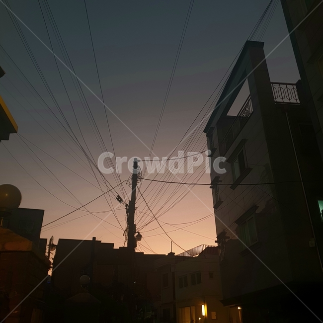 노을,전봇대,전깃줄,골목길,하늘,sky