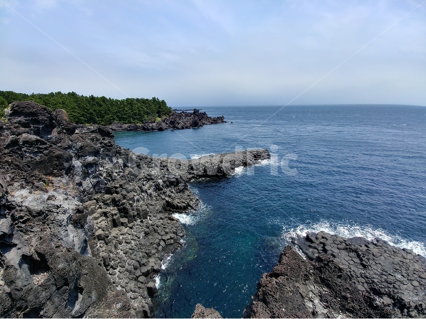 sky,Jeju,Columnar joint sea,Columnar joints,cloud,columnarjoint,ocean,blue,jeju,Daepo Columnar Joint,sight,Korean natural scenery,Jeju Island sea