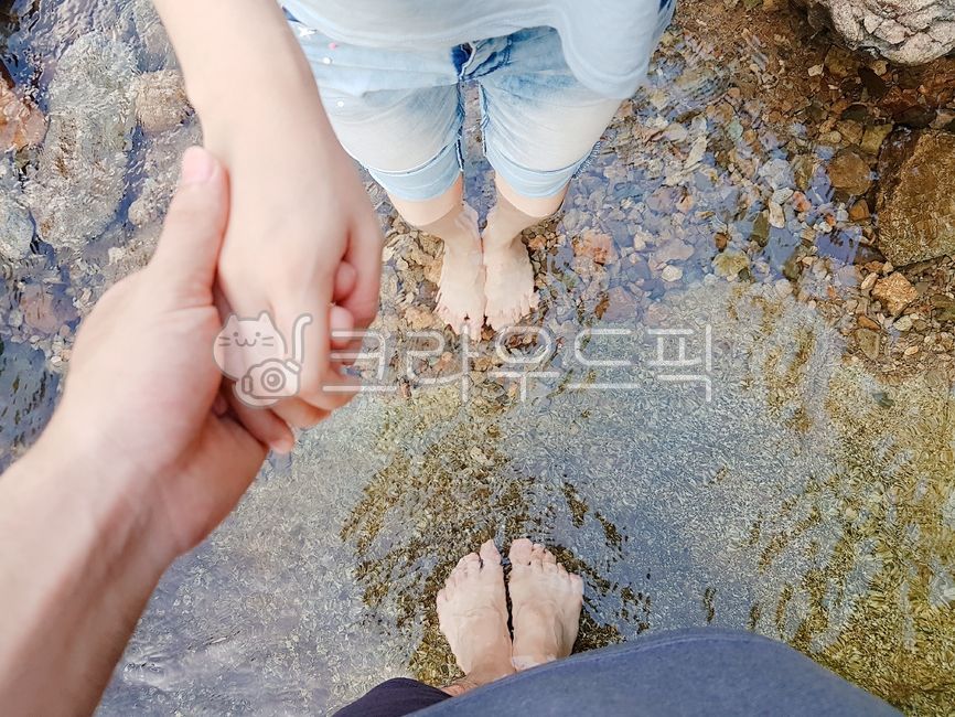 맨발,person,사람,연인,손잡은,물,계곡,자연,여름,야영