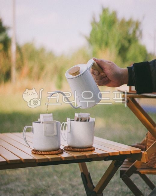 커피,드립커피,coffee,야외,머그컵,감성,sensible,feeling,휴식,힐링,rest,relaxation,healing