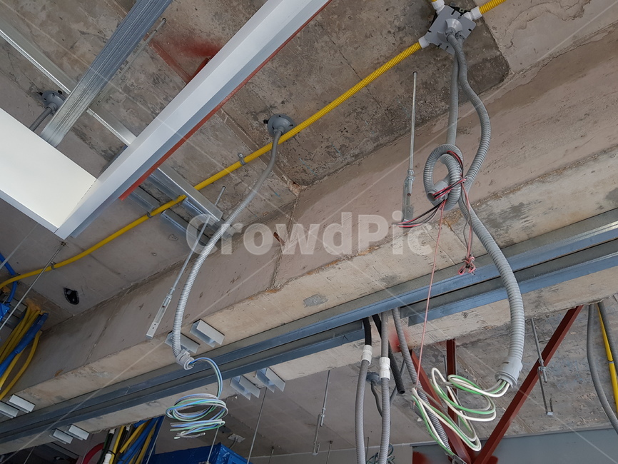 전기공사,통신공사,배관,케이블포설,트레이,전기,건물내부공사,케이블,포설,배관배선,입선,천정,건물,고소작업,감전,안전,전기공,내선공,실내공사,내부인테리어,전기박스,벽체공사,천정공사,건축물,건물외관,exterior,building,structure,architecture,construction