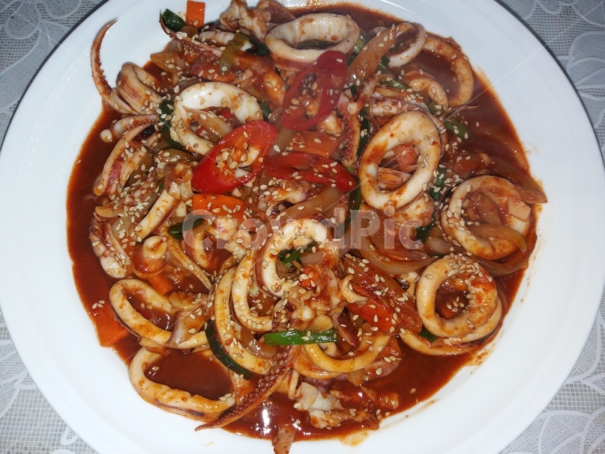 오징어볶음,오징어,접시,빨간고추,양파,dish,요리,food,식품,식사,음식,식재료,요리,food,cook,meal,dishes,food reserves,한식,한국음식,한국요리,korean food,korean dishes,korean meal,korean cook