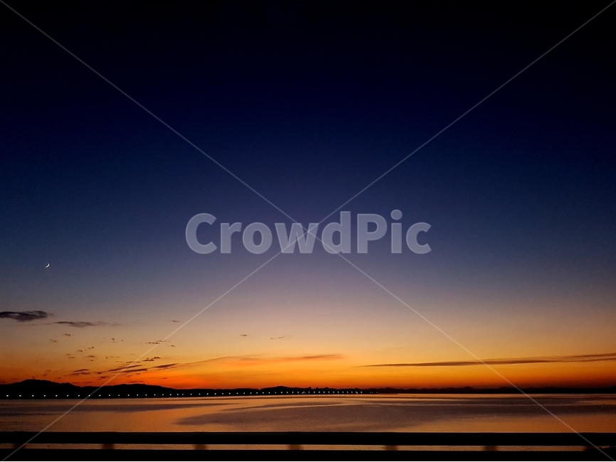 노을,저녁,하늘,풍경,밤,수평선,구름,자연,풍경,nature,landscape,야경,밤,nightscape,night,outdoors,옥외,sky,dusk,황혼,sunset,일몰,red sky,붉은 하늘,dawn,새벽