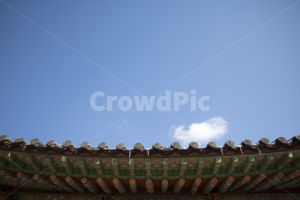 사진,단독사진,디자인,소스,포토,사진자료,배경,배경사진,풍경,한국,전통,민속,사찰,절,불교,종교,하늘,기와,기와집,푸른하늘,전통가옥,한옥,건축,건축물,건축양식,기와지붕,지붕,동양,단층,눈,고드름,봄,겨울,겨울,계절,winter,season,한국전통,한국문화,korean traditional,korean culture,건축물,건물외관,exterior,building,structure,architecture,construction