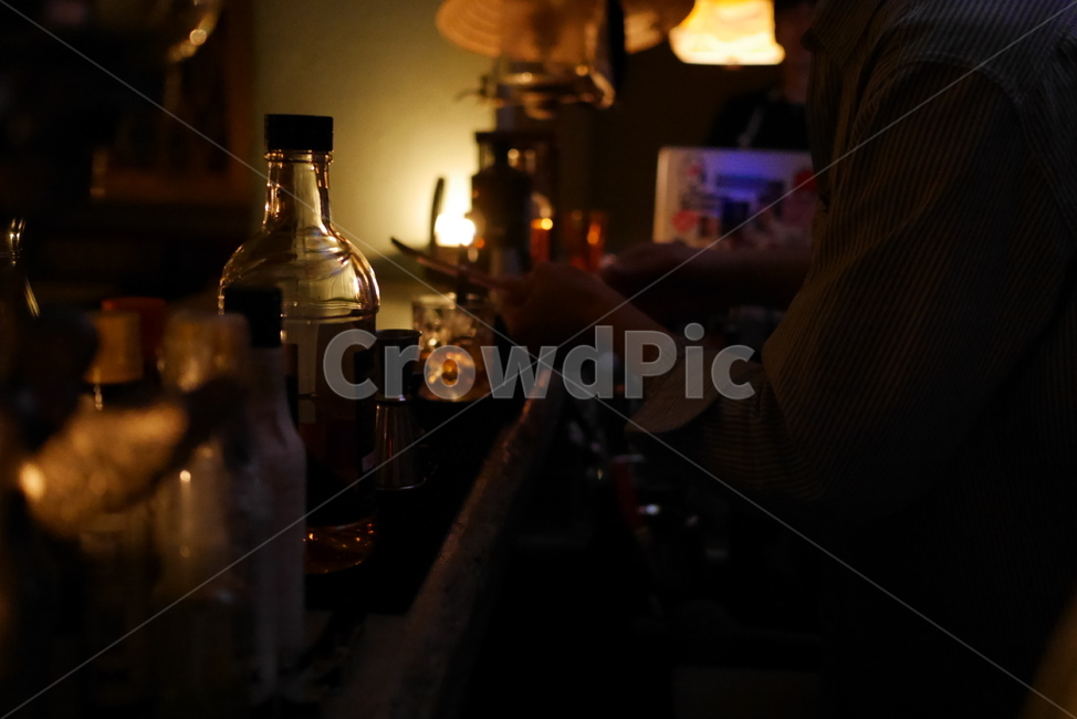 bar,pub,barcounter,바카운터,person,사람,human,인간,인테리어,술,주류,alcohol