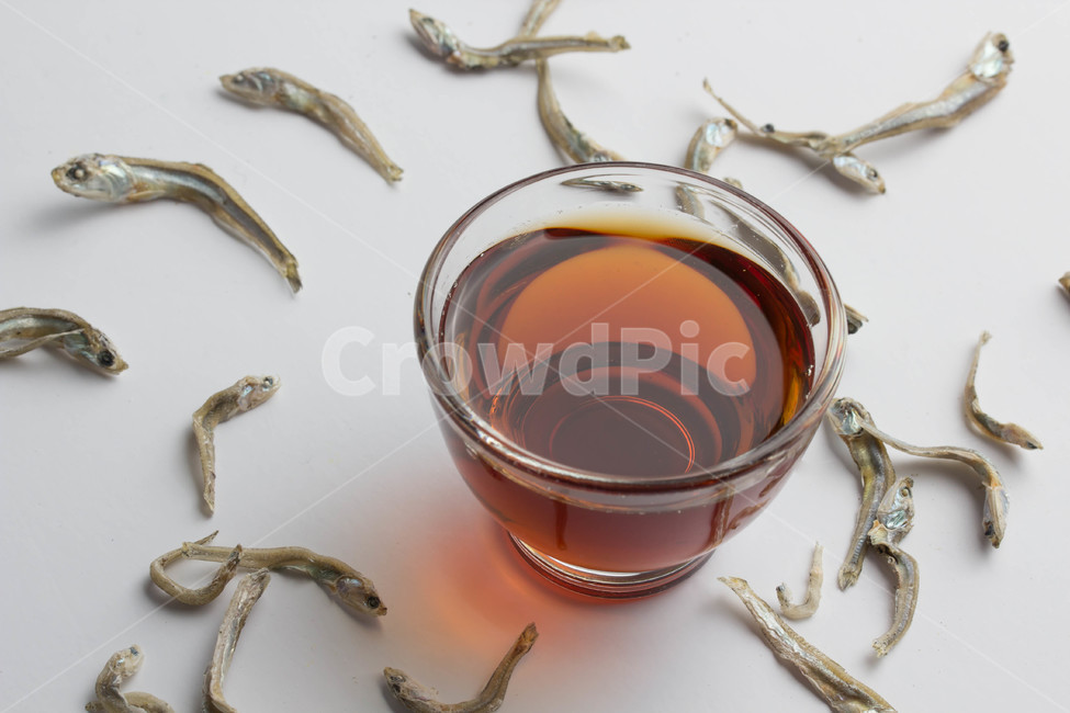 양념,seasoning,glass,멸치,멸치액젓,암갈색,포도주,음식,식재료,요리,food,cook,meal,dishes,food reserves,콩류,견과류,beans,pulse,nuts,dry fruits