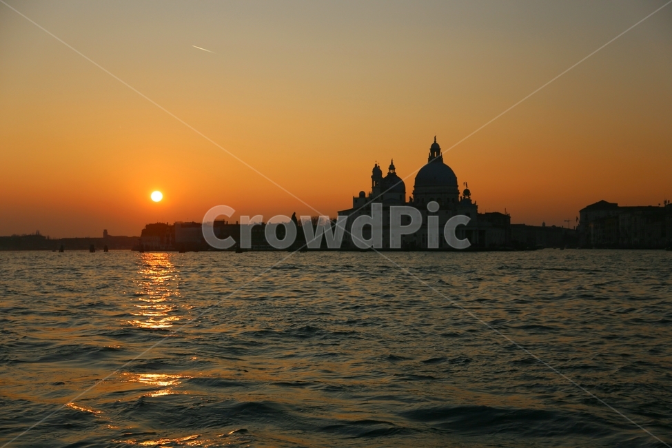sunset,저녁노을,venice,architecture,sea,sunlight,도시,풍경,city,landscape,해외,외국,세계,foreign,oversea,world,세계도시풍경,해외도시풍경,외국도시풍경,world cityscape,건축물,building,건물,dome,둥근 천장,햇빛