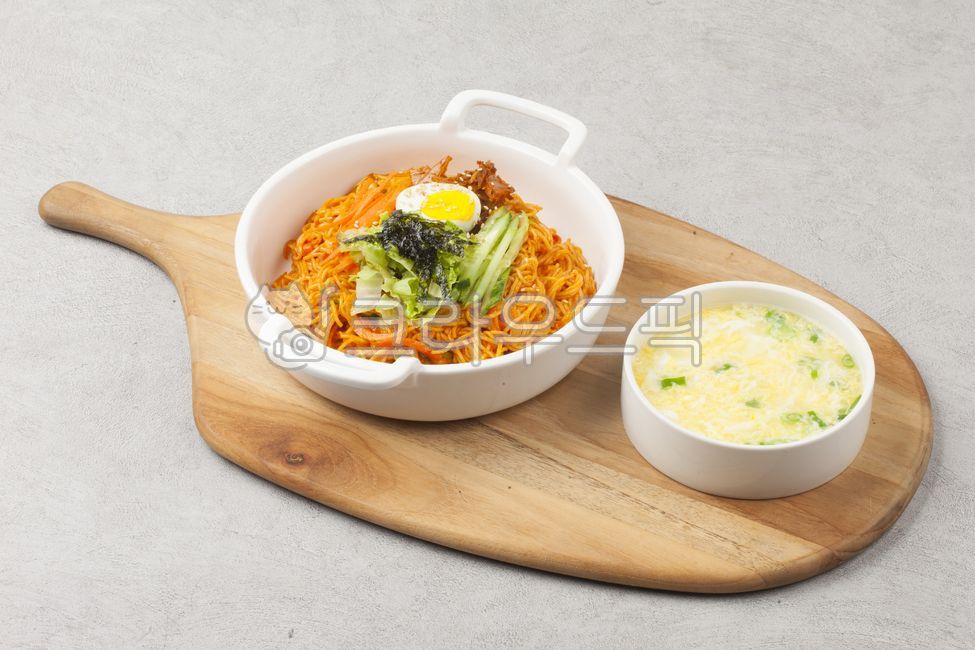 Makguksu,bibim guksu,noodles,noodles,cooking,food,meal,noodle dish,feast,traditional food,Korean food,traditional cuisine,anchovy broth,snack,somen,flour,vegetables,greens