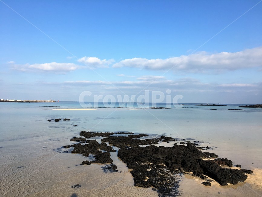 제주풍경,제주도,바다,성산일출봉,해변,자연,풍경,nature,landscape,한국자연풍경,한국자연경관,korea nature landscape,해변,바다,beach,sea,제주도,jeju,jeju island,water,물,shoreline,해안선,outdoors,옥외,ocean,대양,promontory,곶