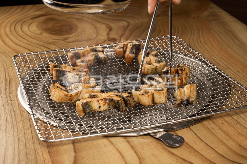 Korean cuisine,koreanmeal,Korean,Grilled freshwater eel,plate,bowl,eel,Eel dish,food,meal,koreancook,freshwater eel,koreandishes,Grilled eel,Korean food,foodreserves,koreanfood