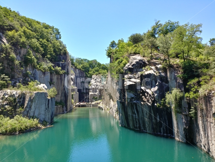 호수,자연,배경,초록,풍경,자연,풍경,nature,landscape,outdoors,옥외,water,물,cliff,낭떠러지