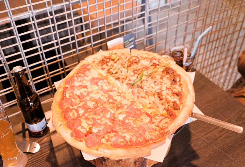 피자,pizza,food,음식,맥주,beer,감성사진,감성,이태원,서울,페페로니피자,콜라,필름사진,음식,식재료,요리,food,cook,meal,dishes,food reserves