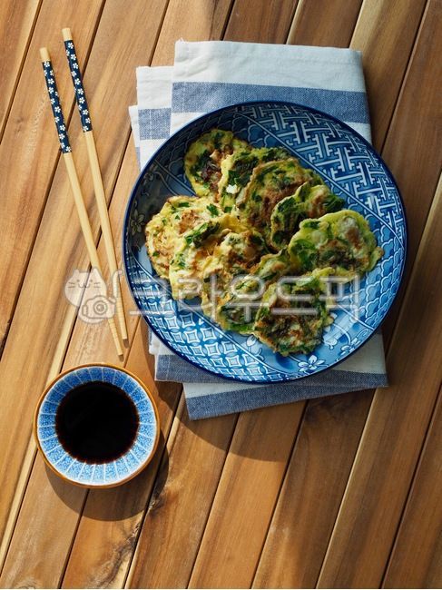 설날사진공모전,굴,전,굴부침개,요리,식사,굴전,부침개,간장,한국음식,아시아음식,배경,웰빙,oyster,oysterpancake,koreanpancake,soysauce,food,koreanfood,asianfood,background,wellbeing,한식,전통음식,한국전통음식,한국음식문화,음식문화,전통문화,traditionalfood,koreantraditionalfood,koreanfoodculture,foodculture,traditionalculture,설날,추석,음식,추석음식,설날음식,명절,명절음식,음식,식재료,요리,food,cook,meal,dishes,food reserves,한식,한국음식,한국요리,korean food,korean dishes,korean meal,korean cook